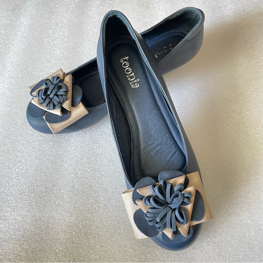 Toonia Blue Beige Heels Size 38 / 7.5